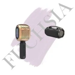 RGB ışıklı bir bluetooth hoparlör ve kablosuz karaoke mikrofonu